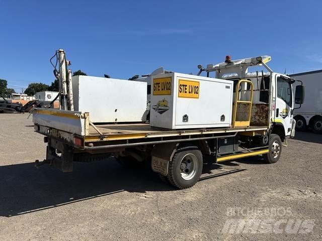 Isuzu NPS 300 Φορτηγά με Γερανό