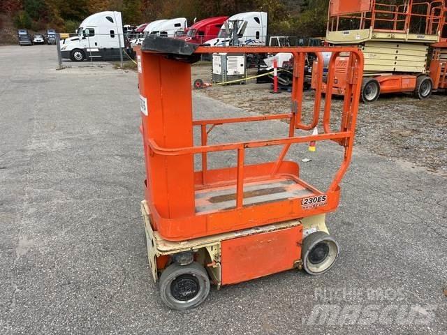 JLG 1230ES Ανυψωτήρες με κατακόρυφους πυλώνες
