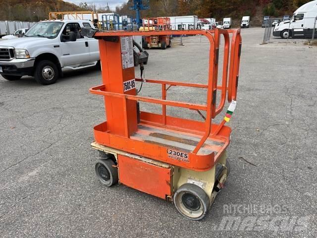 JLG 1230ES Ανυψωτήρες με κατακόρυφους πυλώνες