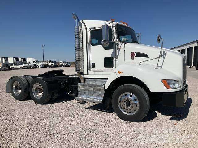 Kenworth T440 Τράκτορες