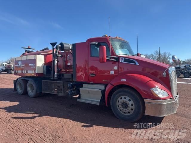 Kenworth T680 Εκσκαφείς με ερπύστριες