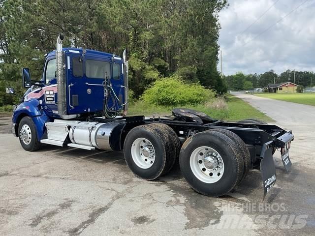 Kenworth T680 Τράκτορες