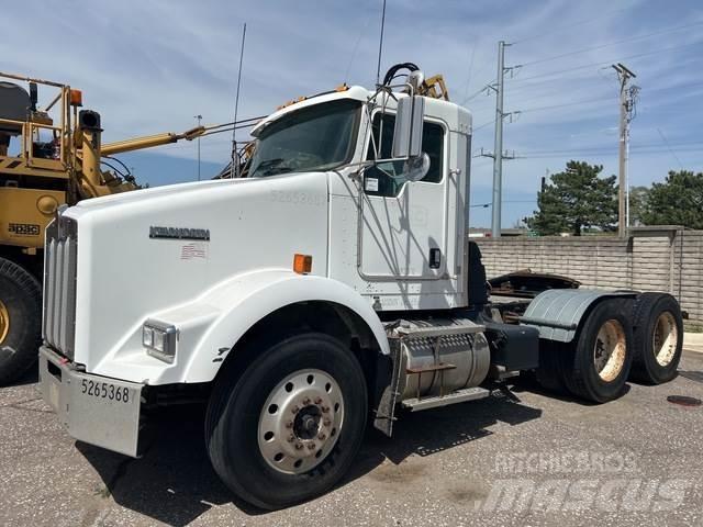 Kenworth T800B Τράκτορες