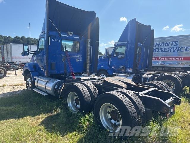 Kenworth T880 Τράκτορες