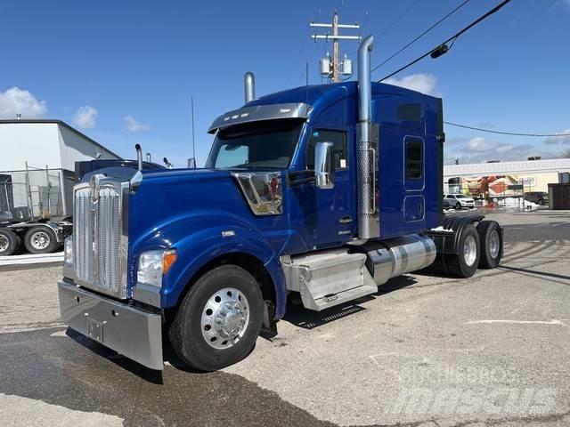 Kenworth W990 Τράκτορες