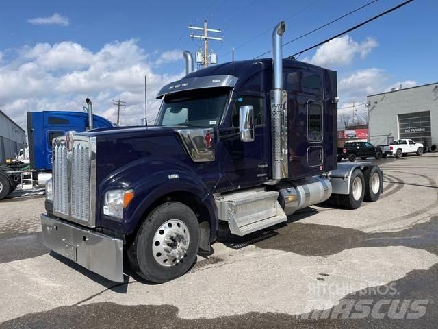 Kenworth W990 Τράκτορες
