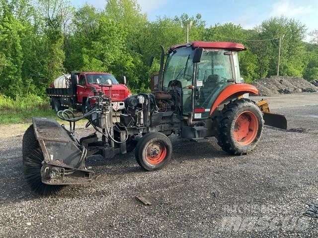 Kubota M5040 Εσωτερικές σκούπες