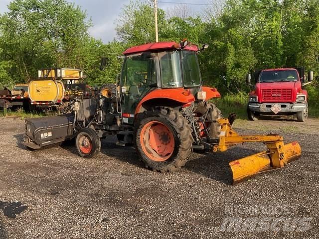 Kubota M5040 Εσωτερικές σκούπες