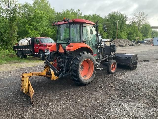 Kubota M5040 Εσωτερικές σκούπες