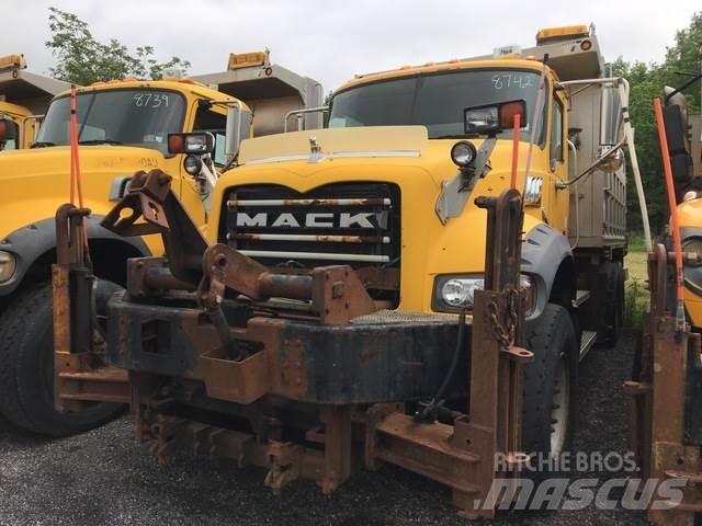 Mack 700 Εκχιονιστήρες και χιονοδιώχτες