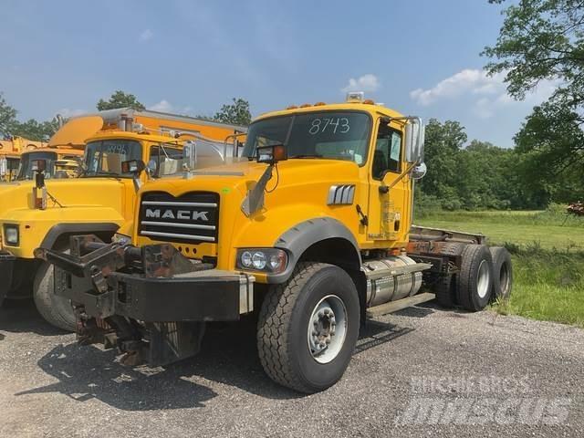 Mack 700 Εκχιονιστήρες και χιονοδιώχτες
