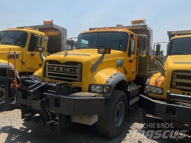 Mack 700 Εκχιονιστήρες και χιονοδιώχτες