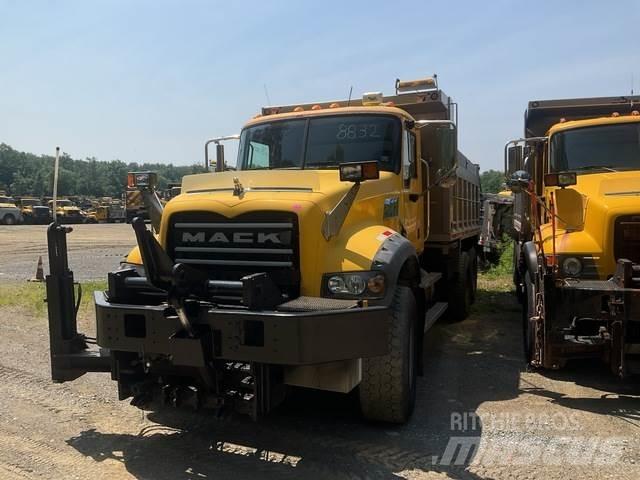 Mack 700 Εκχιονιστήρες και χιονοδιώχτες