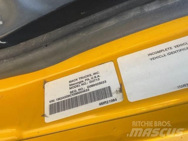 Mack 700 Εκχιονιστήρες και χιονοδιώχτες