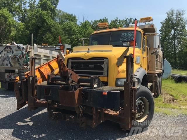 Mack 700 Εκχιονιστήρες και χιονοδιώχτες