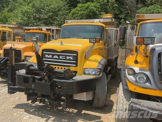 Mack 700 Εκχιονιστήρες και χιονοδιώχτες