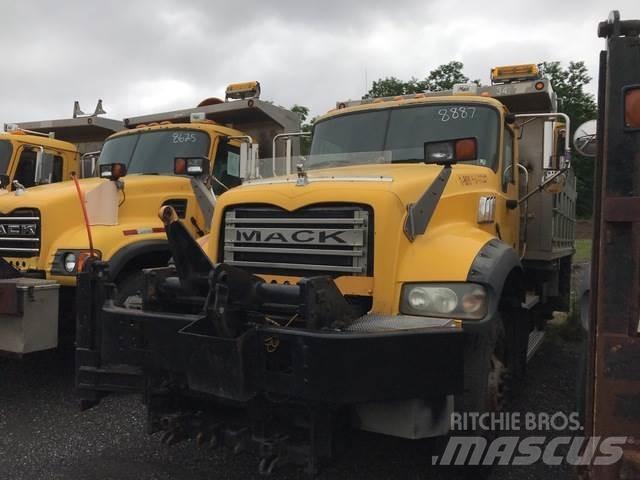 Mack 700 Εκχιονιστήρες και χιονοδιώχτες