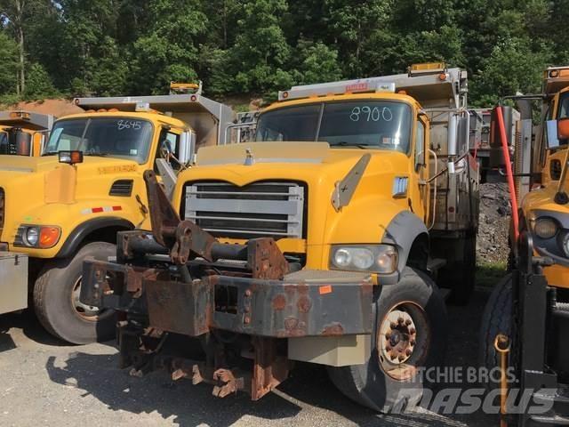 Mack 700 Εκχιονιστήρες και χιονοδιώχτες