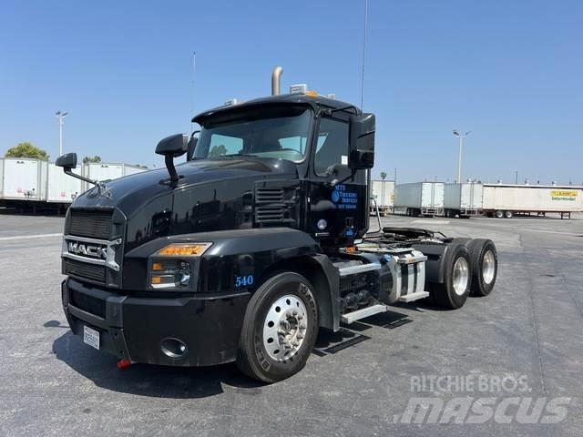 Mack AN64T Τράκτορες