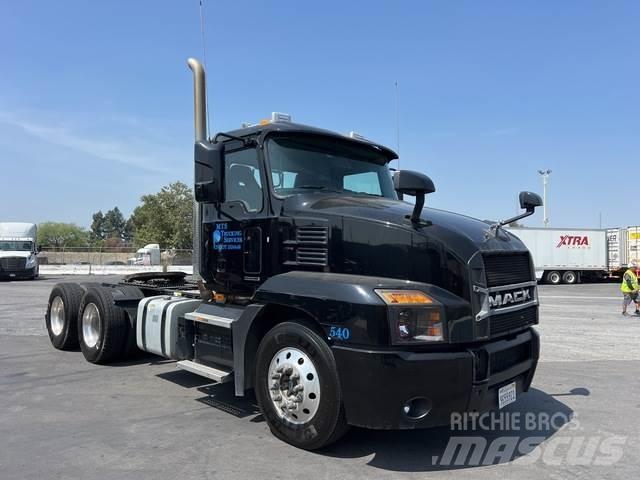 Mack AN64T Τράκτορες