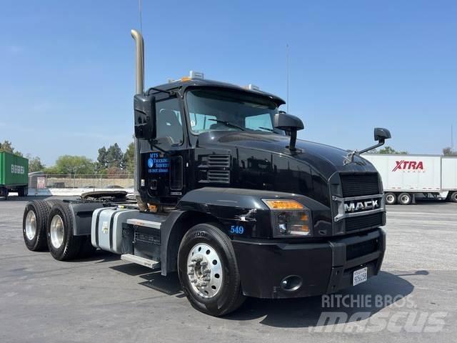 Mack AN64T Τράκτορες