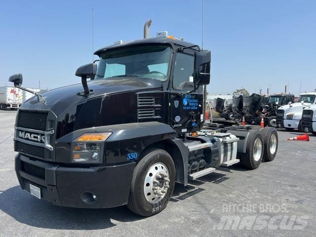 Mack AN64T Τράκτορες