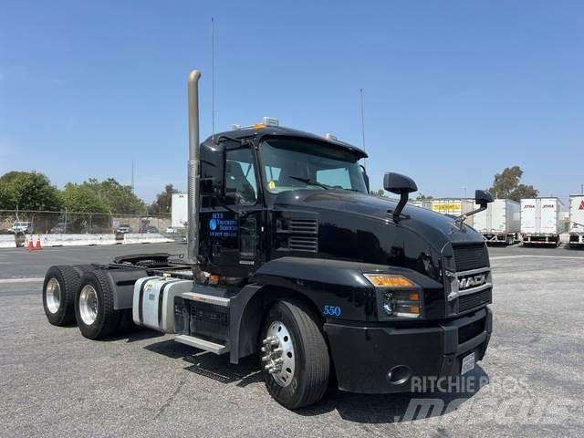 Mack AN64T Τράκτορες