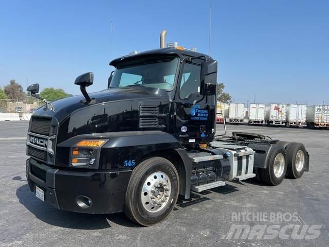 Mack AN64T Τράκτορες