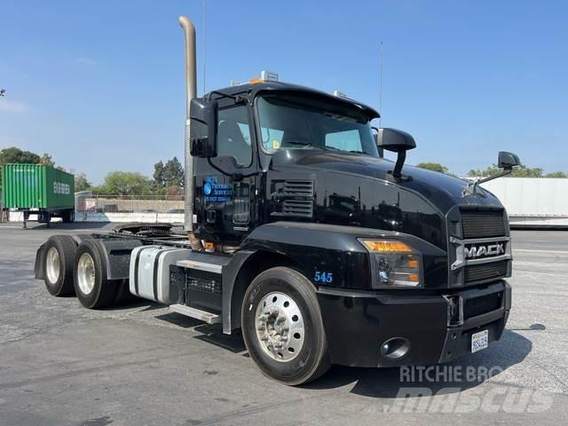 Mack AN64T Τράκτορες