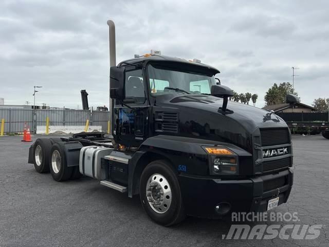 Mack AN64T Τράκτορες