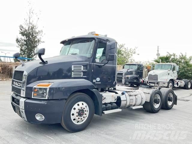 Mack AN64T Τράκτορες