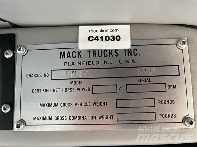 Mack B75 Τράκτορες