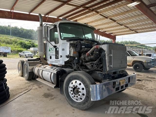 Mack CH613 Τράκτορες