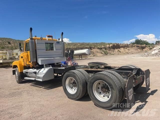 Mack CH613 Τράκτορες