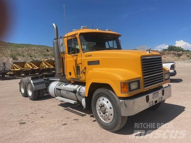 Mack CH613 Τράκτορες