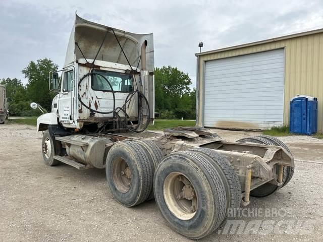 Mack CH613 Τράκτορες