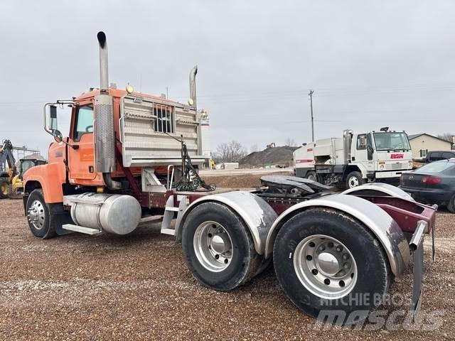 Mack CHN613 Τράκτορες