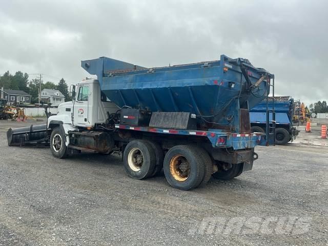 Mack CL713 Εκχιονιστήρες και χιονοδιώχτες