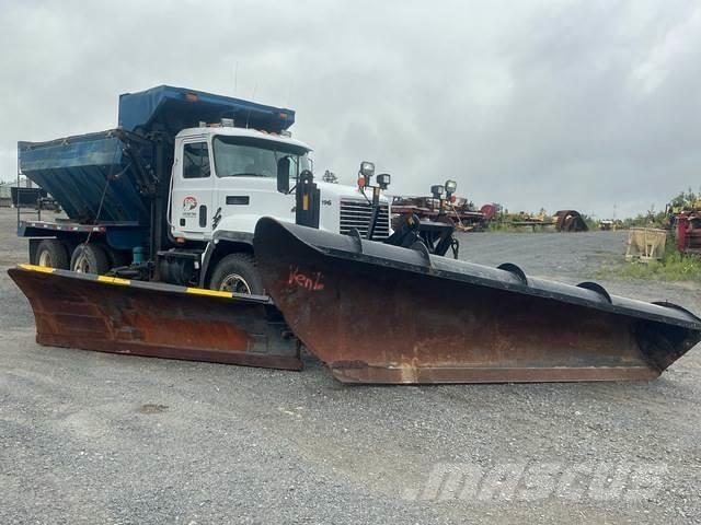 Mack CL713 Εκχιονιστήρες και χιονοδιώχτες