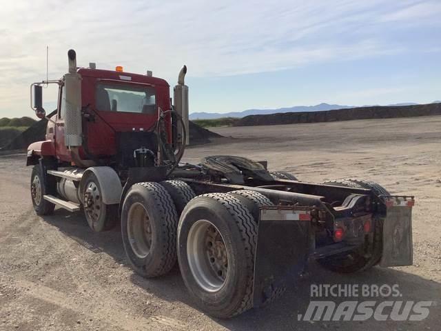 Mack CL733 Τράκτορες