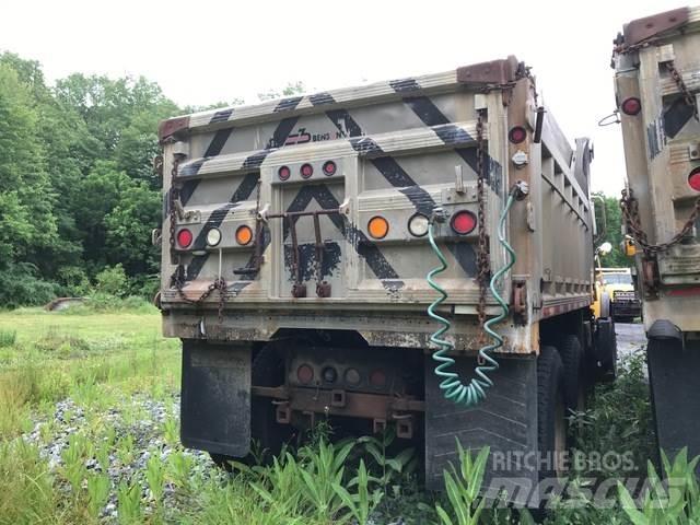 Mack CV700 Φορτηγά Ανατροπή