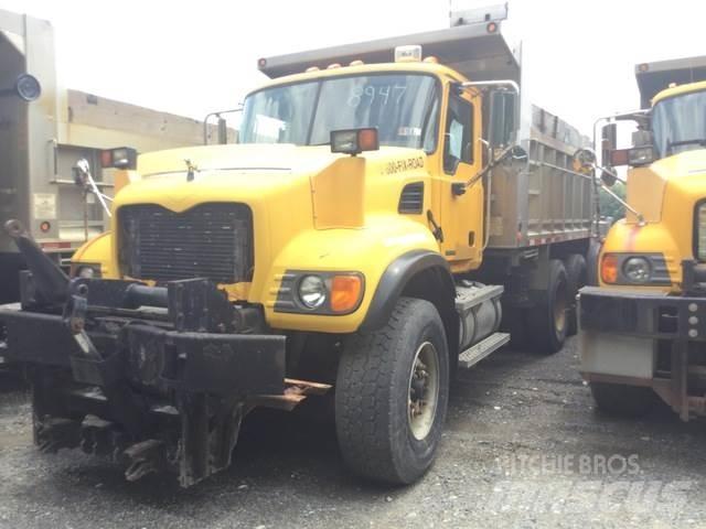 Mack CV713 Διαστρωτήρες άμμου και αλατιού