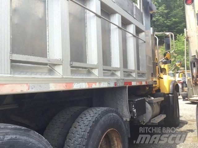 Mack CV713 Διαστρωτήρες άμμου και αλατιού