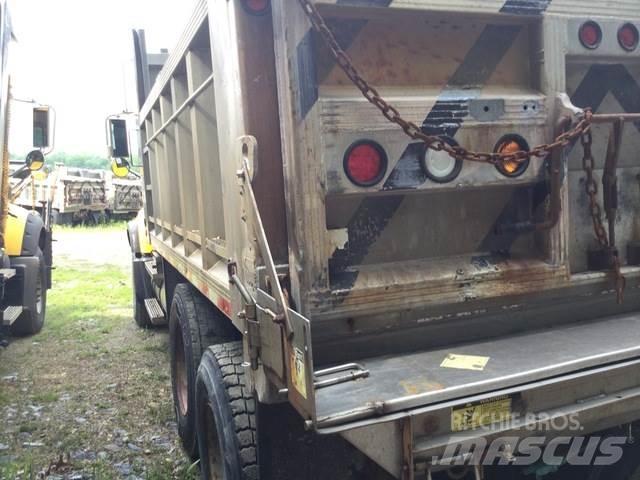 Mack CV713 Διαστρωτήρες άμμου και αλατιού