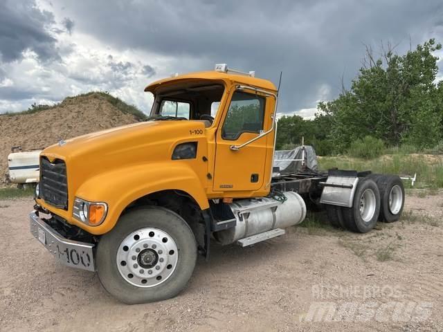 Mack CV713 Τράκτορες