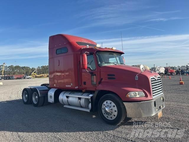 Mack CX613 Τράκτορες