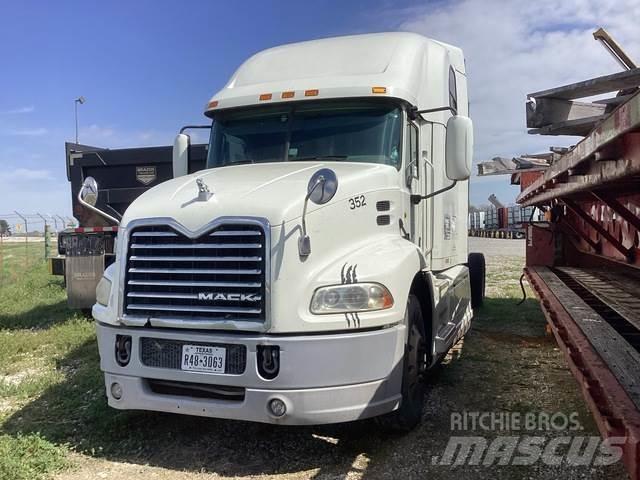 Mack CXU613 Τράκτορες