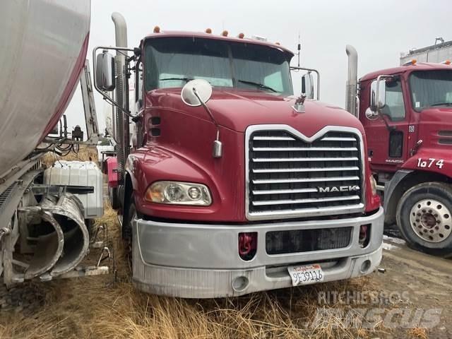 Mack CXU613 Τράκτορες