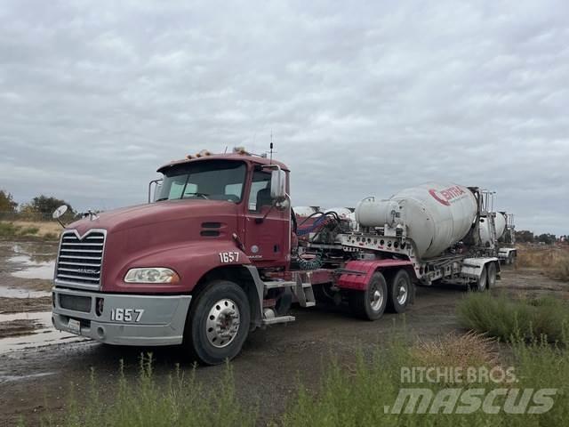 Mack CXU613 Τράκτορες