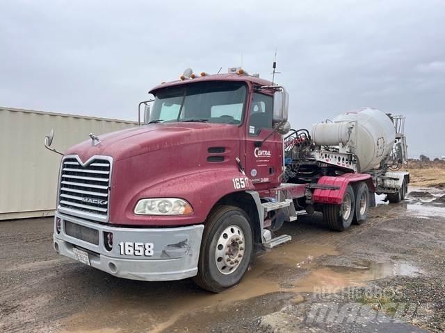 Mack CXU613 Τράκτορες